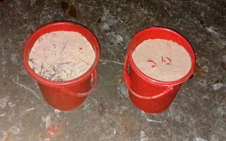 মাদারীপুরে কবরস্থান থেকে ২০টি হাতবোমা উদ্ধার