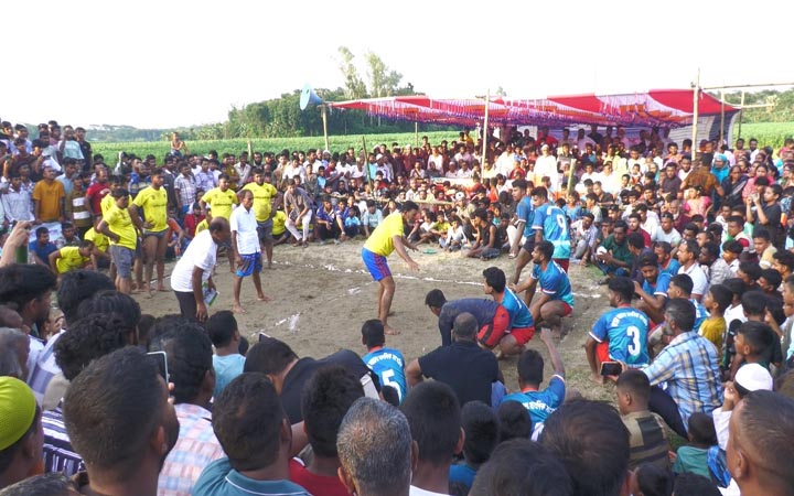 মাদারীপুরে বিলপদ্মার চরে হয়ে গেল ঐতিহ্যবাহী কাবাডি খেলা