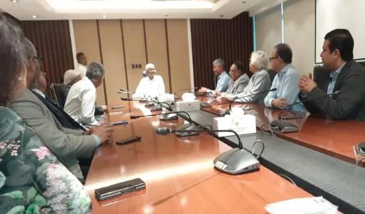 অর্থ উপদেষ্টার সঙ্গে শীর্ষ ব্যবসায়ী নেতাদের বৈঠক