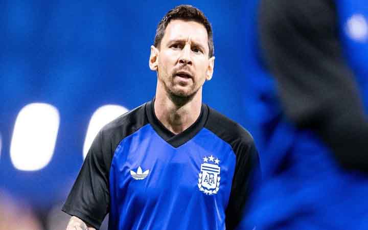 বাবার মৃত্যুর পর যুক্তরাষ্ট্রে যাওয়া নিয়ে নতুন সিদ্ধান্ত নিলেন মেসি
