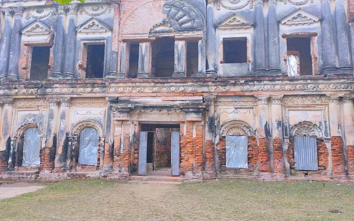দুইশ’ বছরের পুরোনো মিয়ার দালানে কিছুক্ষণ