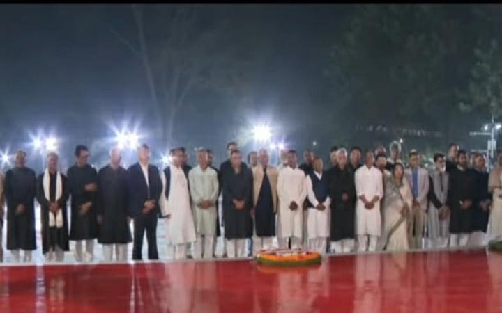 কেন্দ্রীয় শহীদ মিনারে ভাষা শহীদদের প্রতি মন্ত্রিপরিষদের শ্রদ্ধা