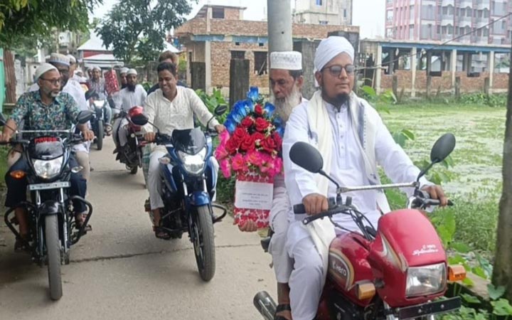 মদনে মুয়াজ্জিনকে রাজকীয় বিদায়ী সংবর্ধনা