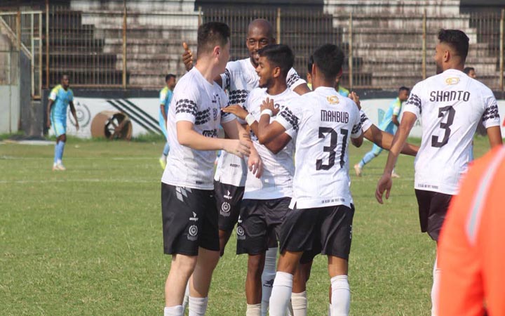 আবাহনী-মোহামেডান ম্যাচে মুজাফফরভের অলিম্পিক গোল