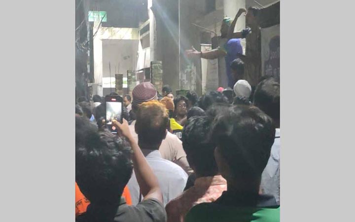 মোহাম্মদপুরে ডাকাত আতঙ্ক, রাত জেগে পাহারা