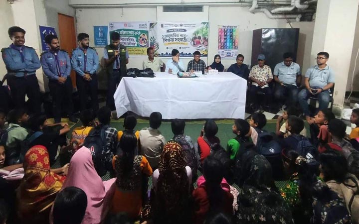 মোহাম্মদপুরে সুবিধাবঞ্চিত শিক্ষার্থীদের মাঝে শিক্ষা উপকরণ বিতরণ