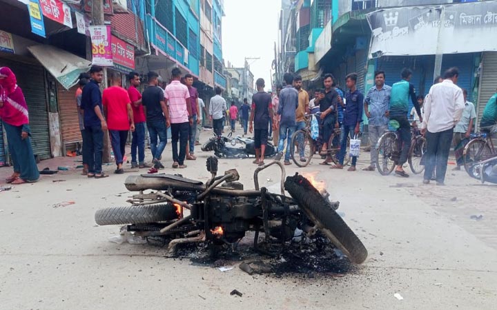 মণিরামপুর ও কেশবপুরে ভাঙচুর-অগ্নিসংযোগ