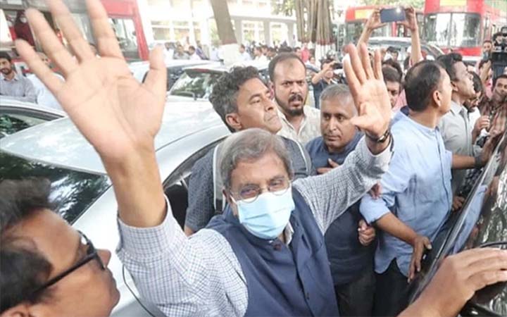 আত্মসমর্পণ করে জামিন পেলেন প্রথম আলো সম্পাদক