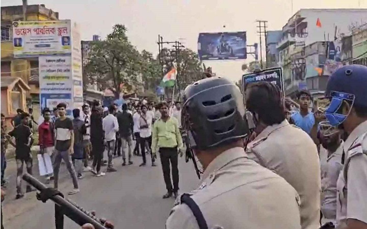 ওয়াকফ বিল নিয়ে উত্তাল মুর্শিদাবাদ, নিহত ৩