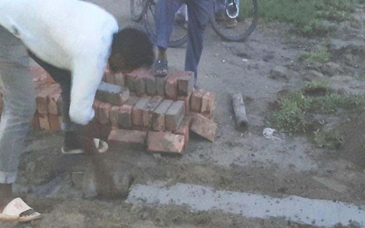 ময়মনসিংহে সালামী মঞ্চের দেয়াল নির্মাণ বন্ধ