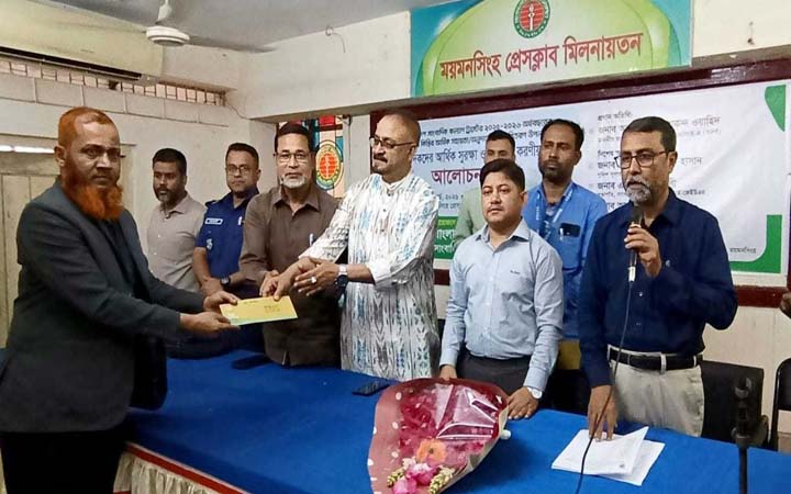 ময়মনসিংহে ২৬ সাংবাদিক পেলেন কল্যাণ ট্রাস্টের সহায়তা