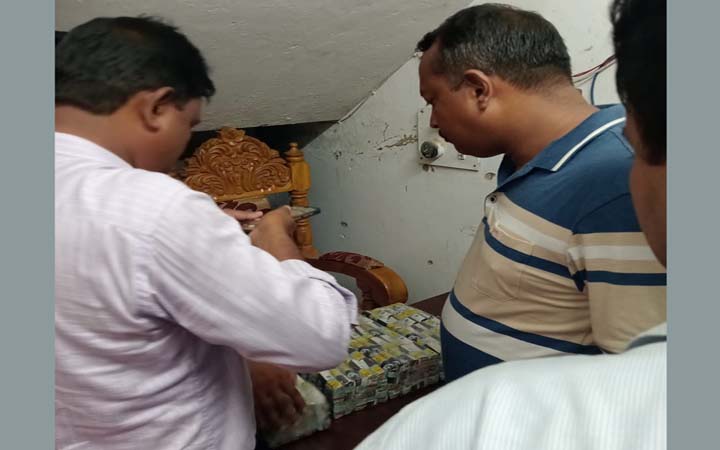 নোয়াখালী ও কুমিল্লায় বিপুল পরিমান নকল বিড়ি জব্দ করেছে পুলিশ