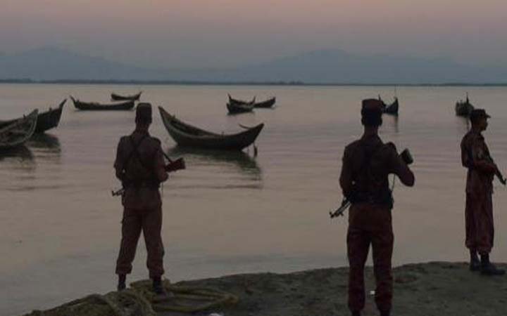 বাংলাদেশী ৯ জেলেকে নাফ নদী থেকে ধরে নিয়ে গেছে বিজিপি