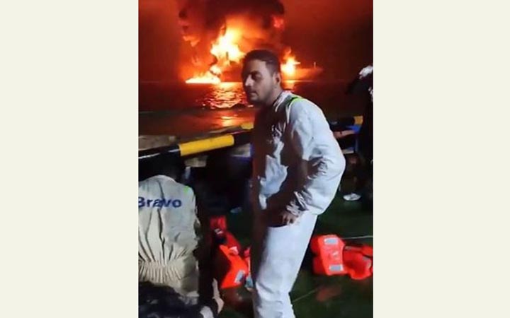 ইরাকের বন্দরে তেলবাহী ট্যাংকারে হামলা, নাবিক নিহত