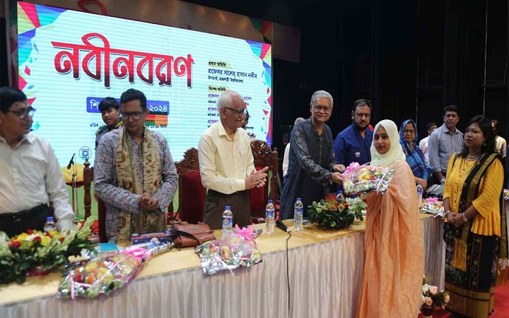 নবীন শিক্ষার্থীদের বরণ করে নিল রাজশাহী বিশ্ববিদ্যালয়