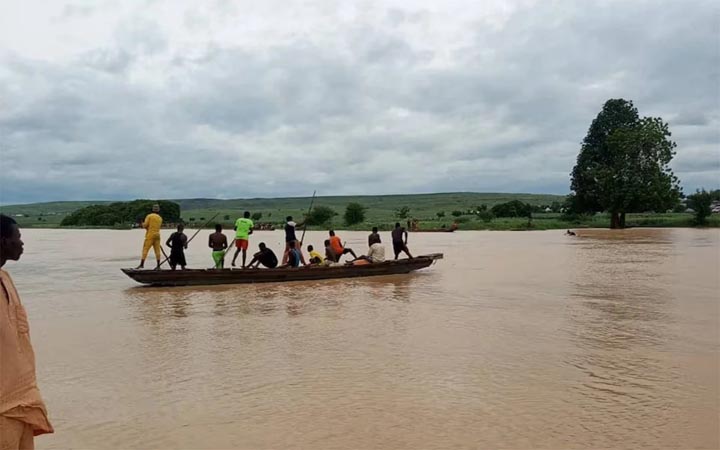 নাইজেরিয়ায় নৌকা ডুবে নিখোঁজ ৪০