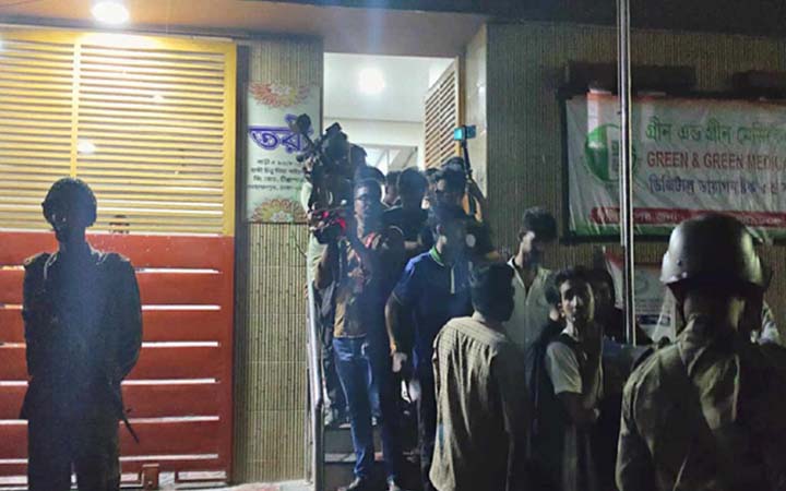 মোহাম্মদপুরে নানকের বাসায় অভিযান