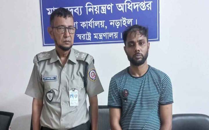 নড়াইলে ৫০০ ইয়াবা ও ৪২ হাজার টাকাসহ যুবক গ্রেফতার