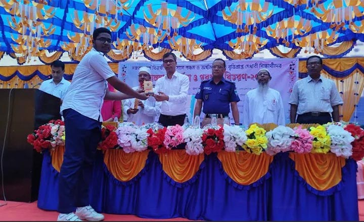 নড়াইলে কৃতি শিক্ষার্থীদের সংবর্ধনা