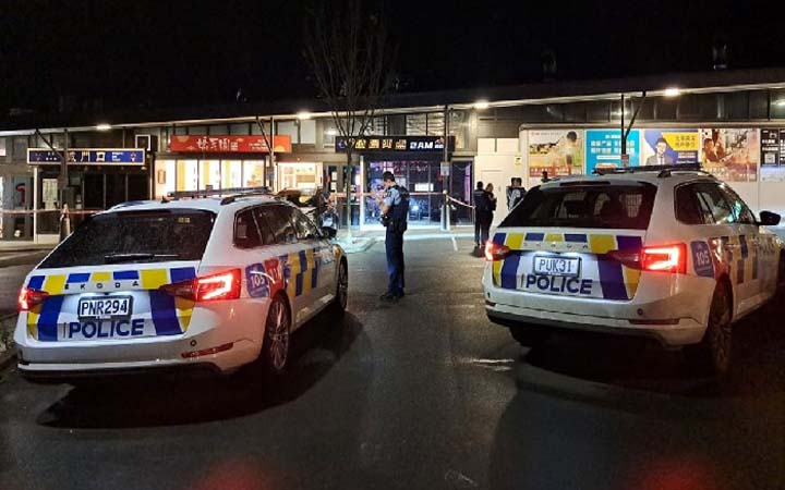 নিউজিল্যান্ডে তিন রেস্তোরাঁয় কুড়াল হামলা