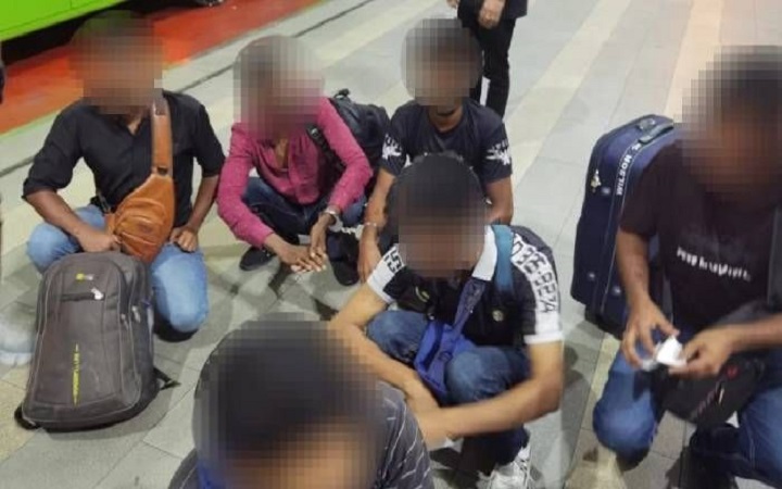 মালয়েশিয়ায়  ১৪ বাংলাদেশিসহ ৩০ অভিবাসী আটক