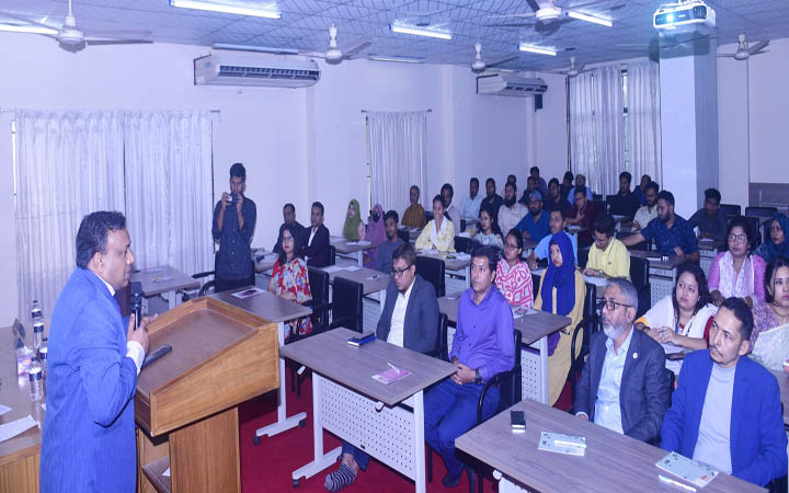 নোবিপ্রবিতে ৪র্থ শিল্প বিপ্লব ও জলজ চাষ পদ্ধতি নিয়ে সেমিনার