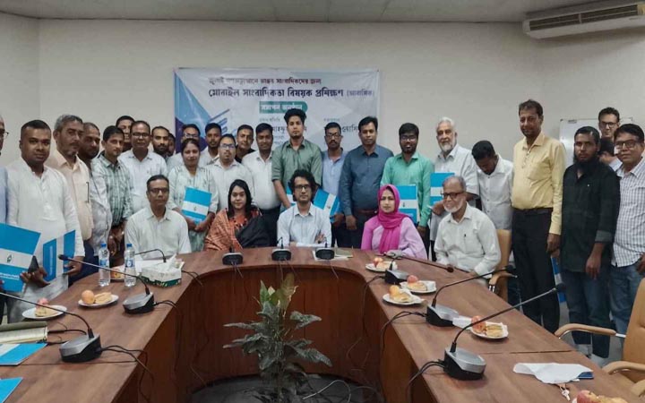 পিআইবিতে মোবাইল সাংবাদিকতা প্রশিক্ষণের সনদ বিতরণ