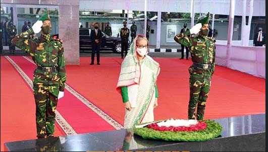 বঙ্গবন্ধুর প্রতিকৃতিতে প্রধানমন্ত্রীর শ্রদ্ধা