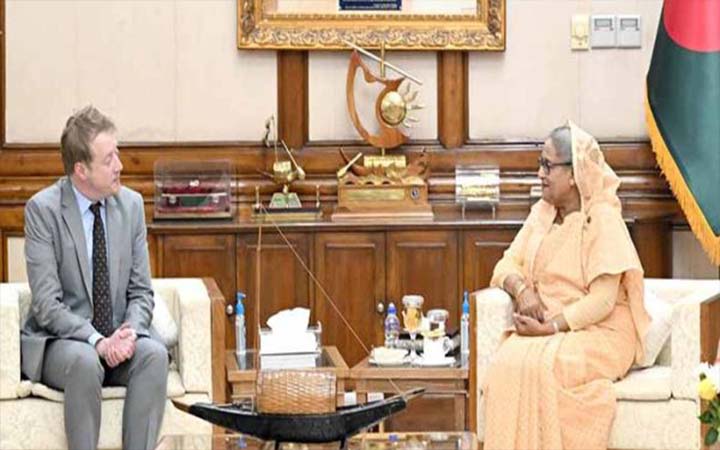 প্রধানমন্ত্রীর সঙ্গে যুক্তরাজ্যের প্রতিনিধিদলের সাক্ষাৎ