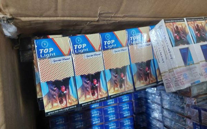 পাবনায় ক্লাসিক টোব্যাকোতে অভিযান, বিপুল পরিমাণ নকল সিগারেট জব্দ