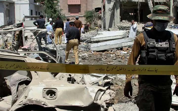 পাকিস্তানে জঙ্গি হামলায় মেজরসহ চার সেনা নিহত