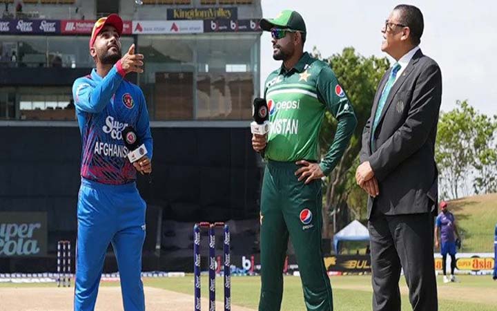 টস জিতে ব্যাটিংয়ে পাকিস্তান