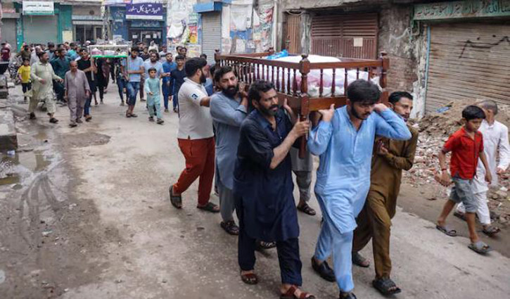 পাকিস্তানে ভারী বর্ষণ ও বন্যায় ৩২ জনের মৃত্যু