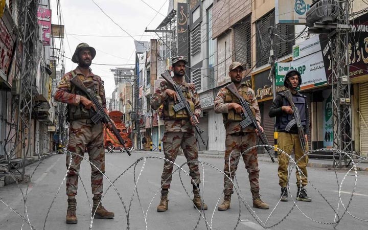 পাকিস্তানে সেনা অভিযানে ৩০ জঙ্গি নিহত