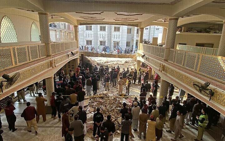 পাকিস্তানে মসজিদে বিস্ফোরণ : নিহতের সংখ্যা বেড়ে ৬৩