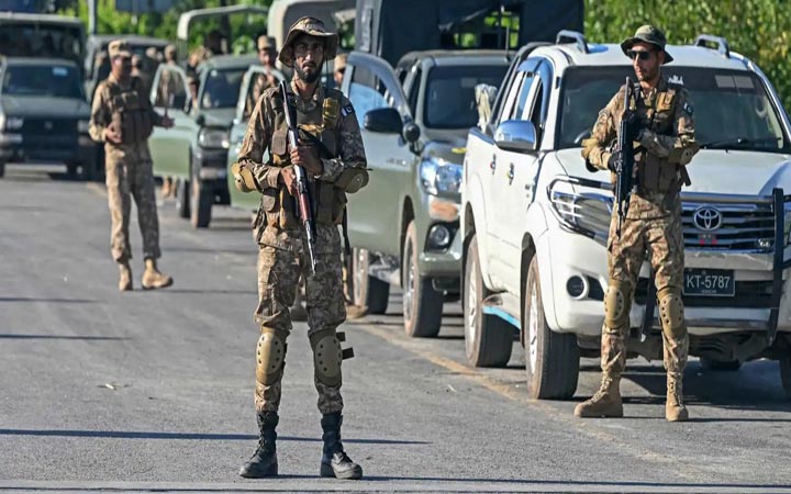 আফগান সীমান্তে পাকিস্তানি বাহিনীর অভিযানে ৩৩ জঙ্গি নিহত