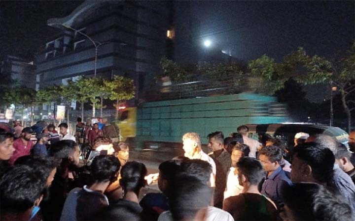 পান্থপথে ট্রাকের ধাক্কায় মোটরসাইকেল আরোহী নিহত
