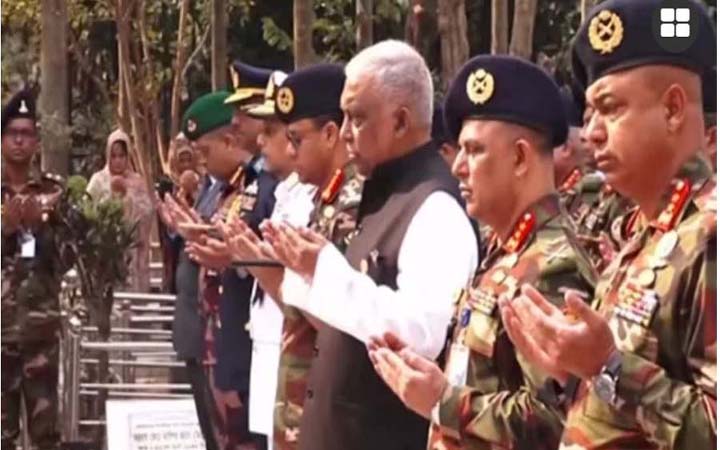 পিলখানা হত্যাকাণ্ডে শহীদদের প্রতি শ্রদ্ধা নিবেদন