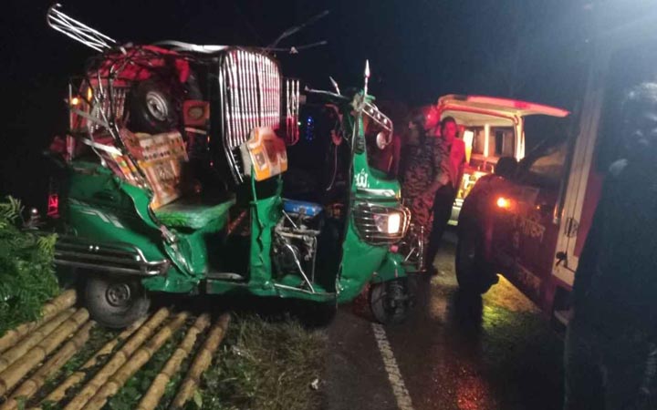 সড়ক দুর্ঘটনায় ২ পুলিশ সদস্যের মত্যু, আহত ৪