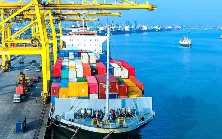 চট্টগ্রাম বন্দরে আন্দোলনকারী ১৫ কর্মচারীর দেশত্যাগে নিষেধাজ্ঞা