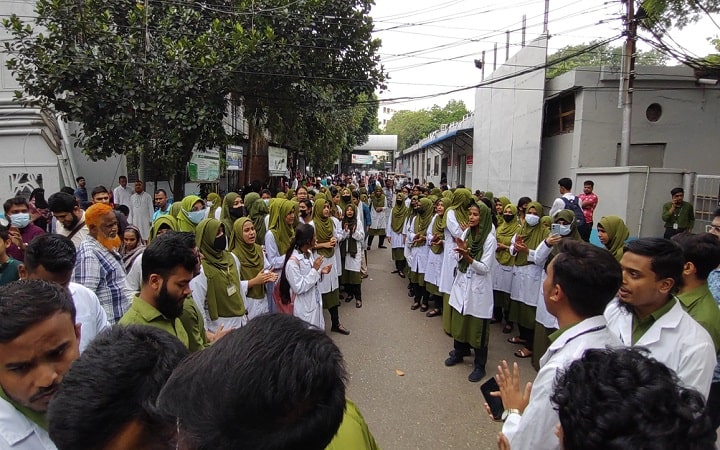 ৫ দিন ধরে শিক্ষক নিয়োগসহ ৪ দাবিতে নার্সিং কলেজগুলোতে শাটডাউন