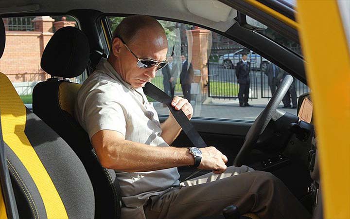 অর্থ সংকটের কারণে ট্যাক্সি চালাতেন পুতিন