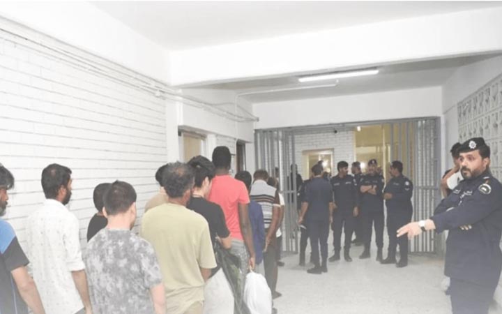 কুয়েতে জুয়ার আসর থেকে ২০ প্রবাসী আটক
