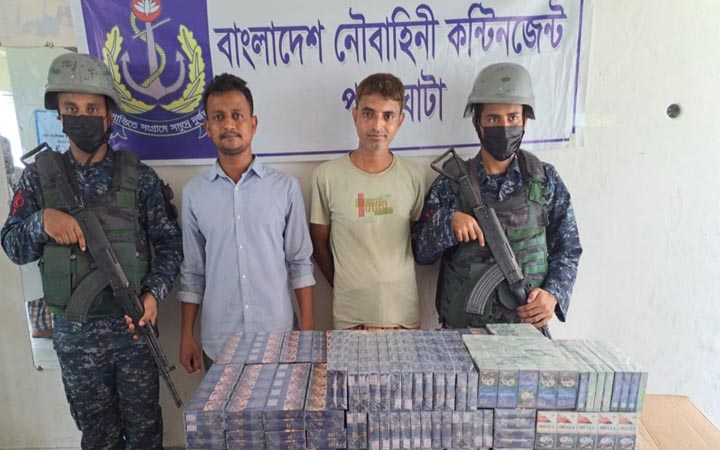 পাথরঘাটায় অবৈধ সিগারেট জব্দ, আটক ২