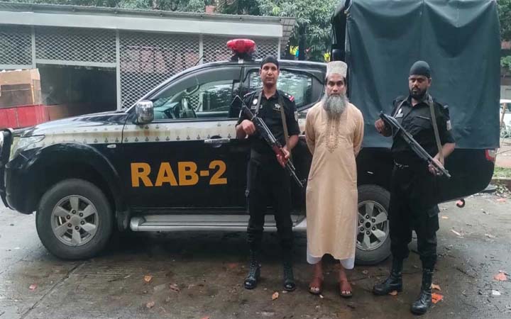 ৪৪ হজযাত্রীর টাকা আত্মসাতে এজেন্সির মালিক গ্রেফতার