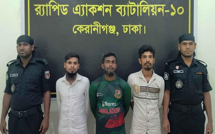 বাবুবাজার থেকে তিন পরিবহন চাঁদাবাজ গ্রেফতার