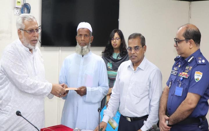 তিন রেলকর্মী পেলেন সাহসিকতার স্বীকৃতি
