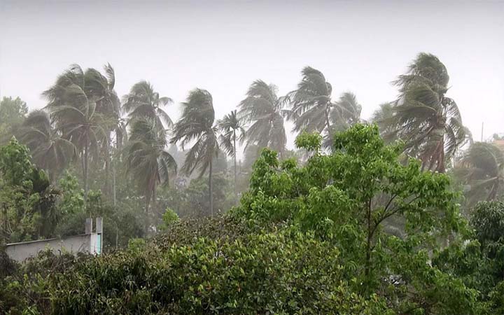 ঢাকাসহ ১২ জেলায় ৬০ কিমি বেগে ঝড়বৃষ্টির পূর্বাভাস