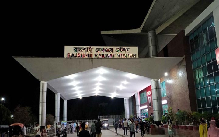 রাজশাহীতে ট্রেনের বগি লাইনচ্যুত