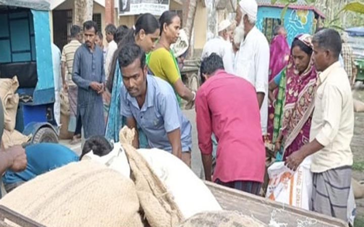সমুদ্রে জেলেদের মাঝে ২৪ হাজার মেট্রিক টন ভিজিএফ (চাল) প্রদান